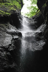 waterfall-330911_640